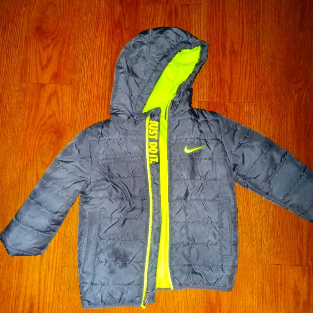 Nike Grey Puffer Jacket for Children size 3-4